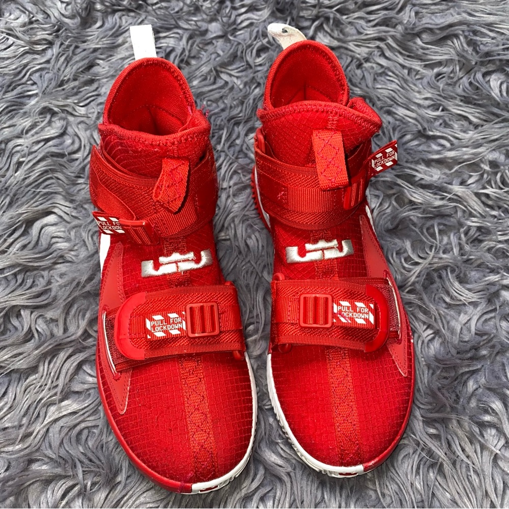 Nike Red High-Top Men's Shoes